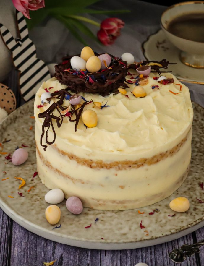 Vanille-Eierlikör Torte mit Heidelbeeren