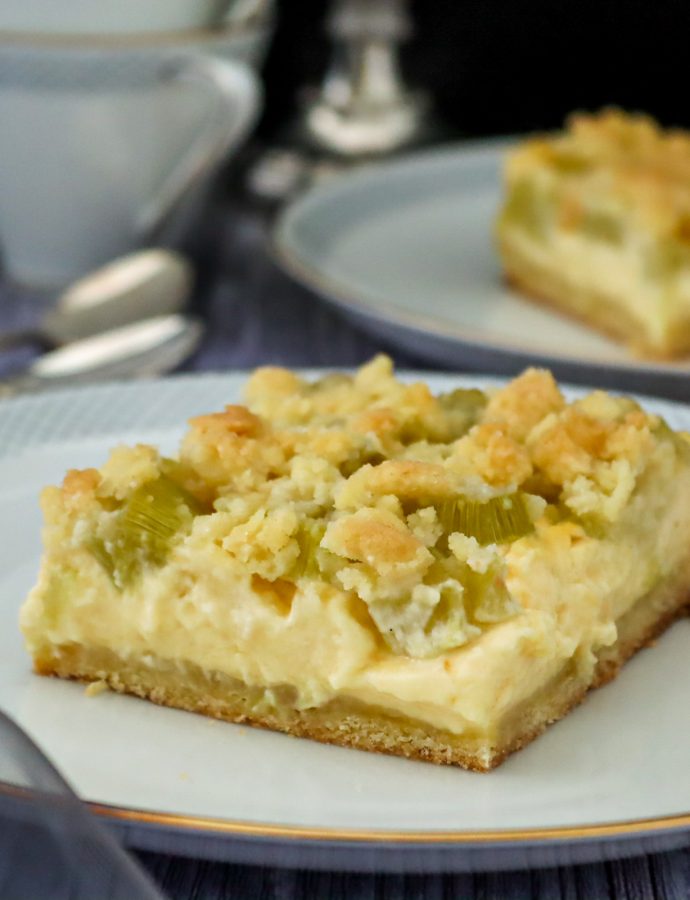 Rhabarber-Quarkkuchen mit Streusel