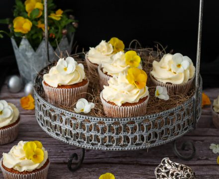 Carrot Cake Cupcakes mit Eierlikör