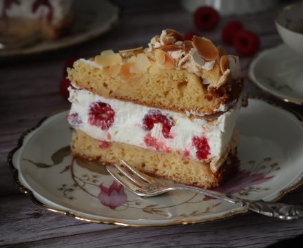 Himmelstorte mit Himbeeren